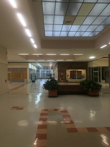 Shopping Mall «Innsbruck Mall», reviews and photos, 85 Tunnel Rd #40, Asheville, NC 28805, USA