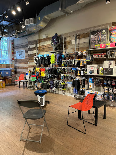 Sporting Goods Store «Fleet Feet Sports - Old Town», reviews and photos, 1620 N Wells St, Chicago, IL 60614, USA