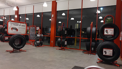 Tire Shop «Discount Tire Store - Urbandale, IA», reviews and photos, 4300 Merle Hay Rd, Des Moines, IA 50310, USA