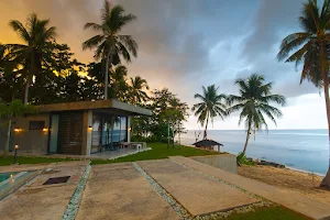 Veue Beach Cabins image