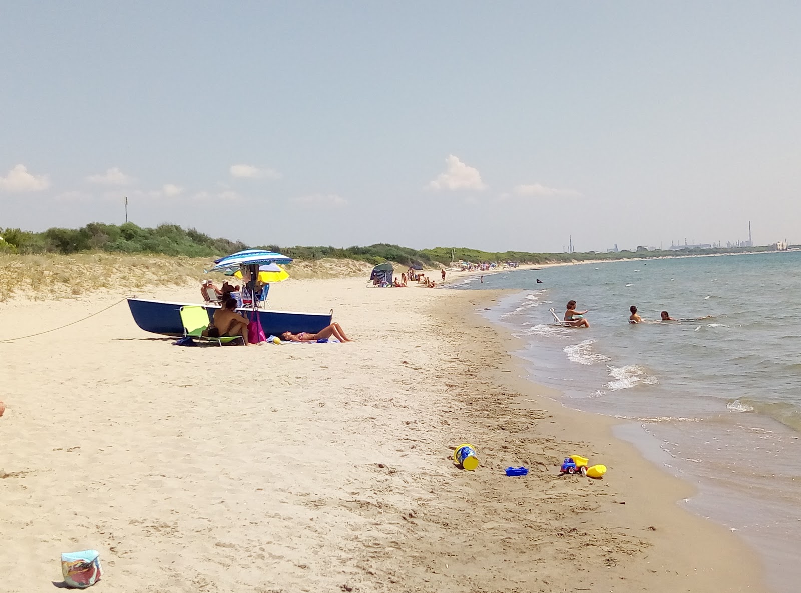 Spiaggia di Verde Mare'in fotoğrafı kahverengi kum yüzey ile