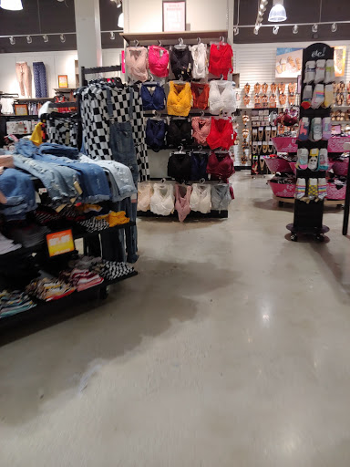 Clothing Store «rue21», reviews and photos, 20700 S Avalon Blvd #370, Carson, CA 90746, USA