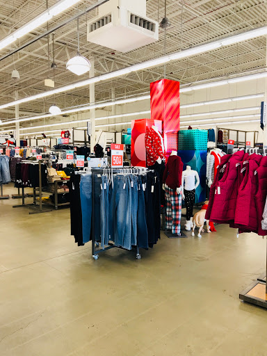 Clothing Store «Old Navy», reviews and photos, 141 Tuckahoe Rd, Sewell, NJ 08080, USA