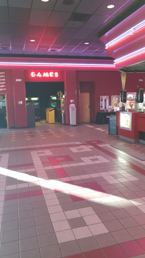 Movie Theater «Regal Cinemas Austintown Plaza 10», reviews and photos, 6020 Mahoning Ave, Youngstown, OH 44515, USA