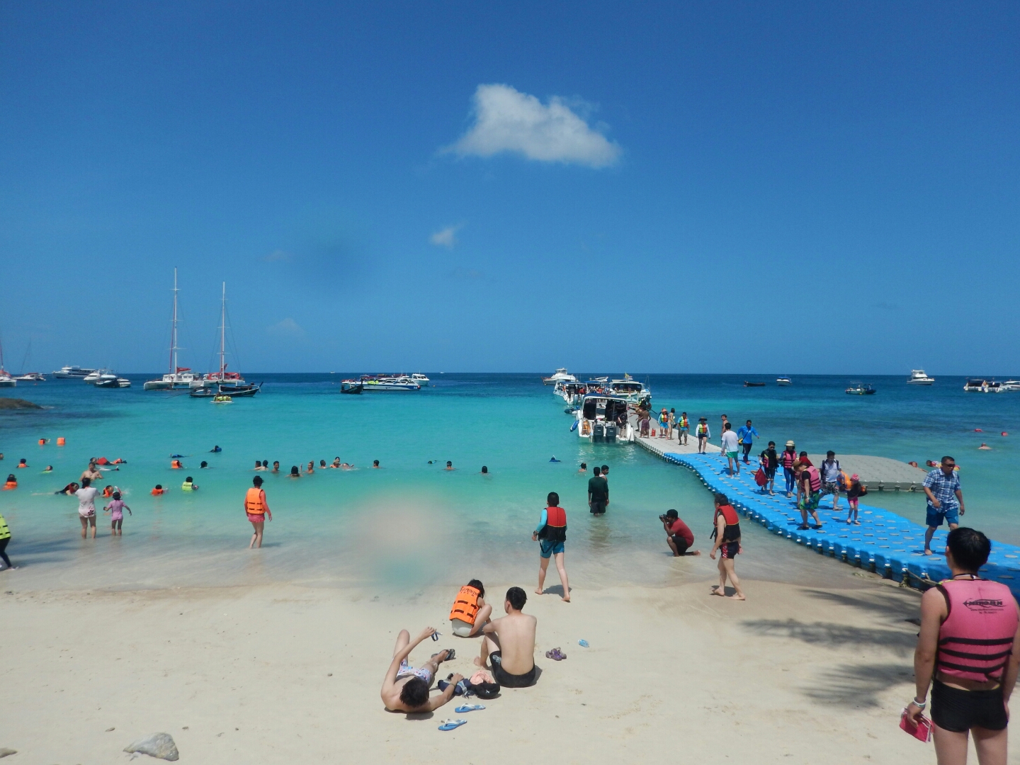 Photo de Plage de Siam Bay avec l'eau turquoise de surface