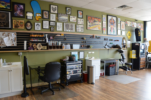 Tattoo Shop «Tattoo Machine Gun- Clark», reviews and photos, 1705 Charlestown New Albany Rd a, Jeffersonville, IN 47130, USA