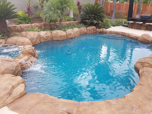 Pool cleaning service Corona