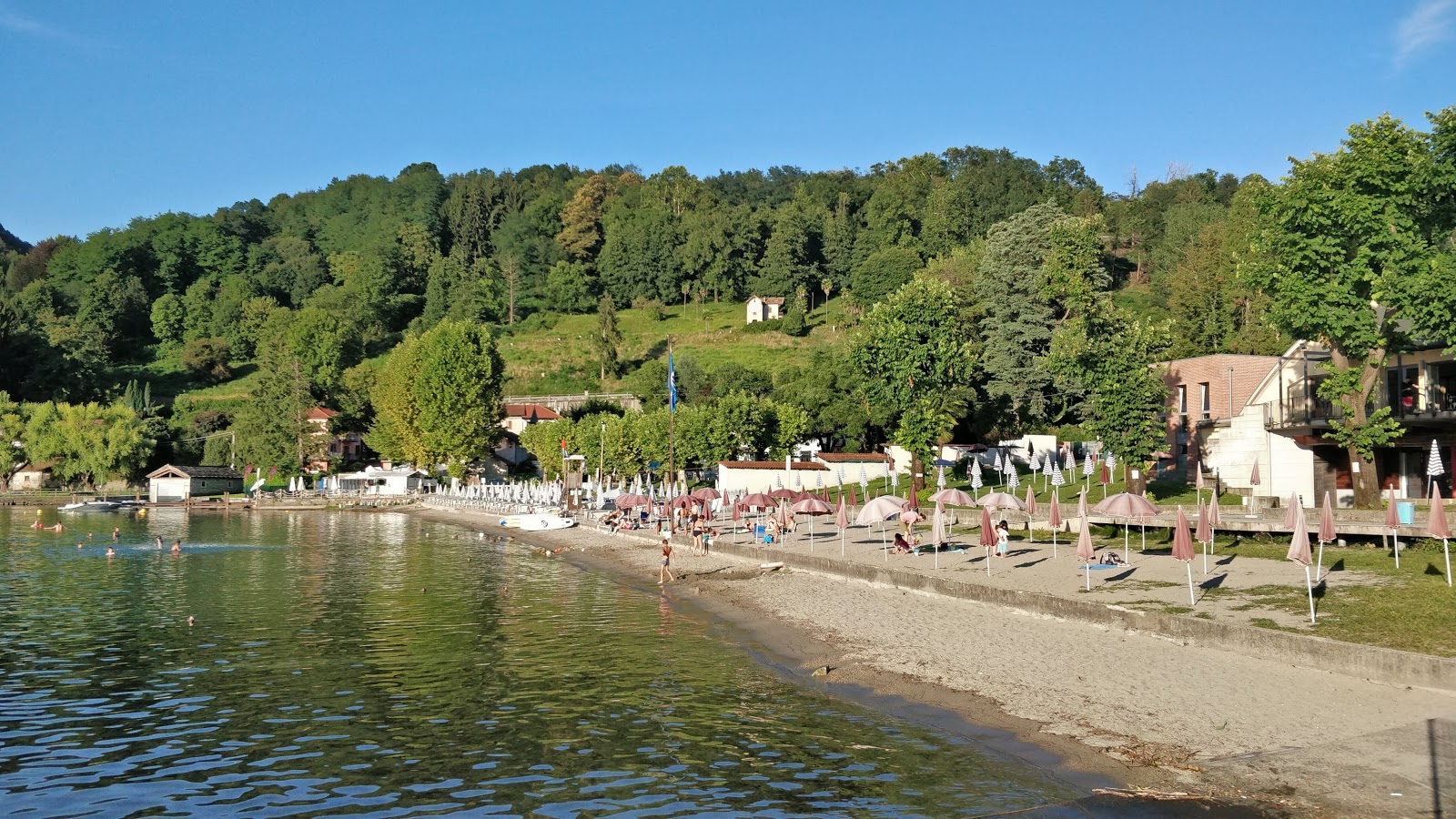 Fotografija Lido di Gozzano z ravna obala