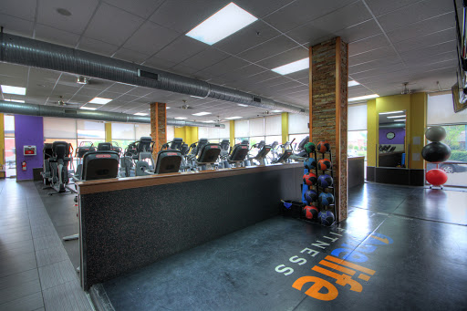 Health Club «Onelife Fitness - Newport News 24 Hour Xpress Gym», reviews and photos, 11805 Fountain Way, Newport News, VA 23606, USA