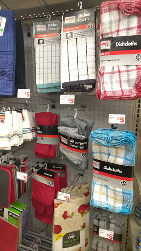 Dollar Store «FAMILY DOLLAR», reviews and photos, 2826 S Salina St, Syracuse, NY 13205, USA