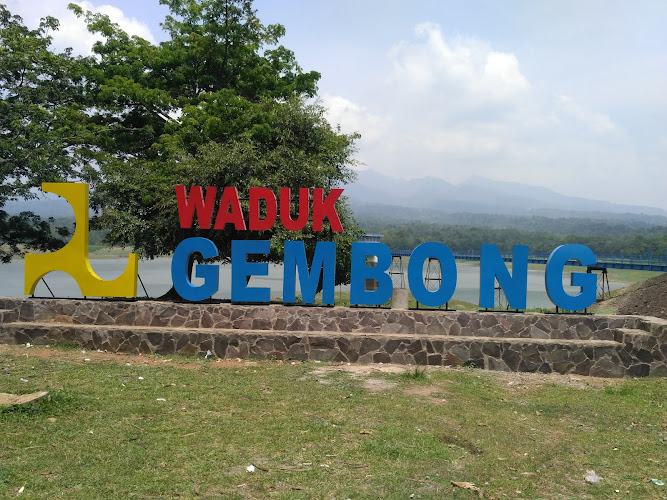 Wisata Waduk Gembong