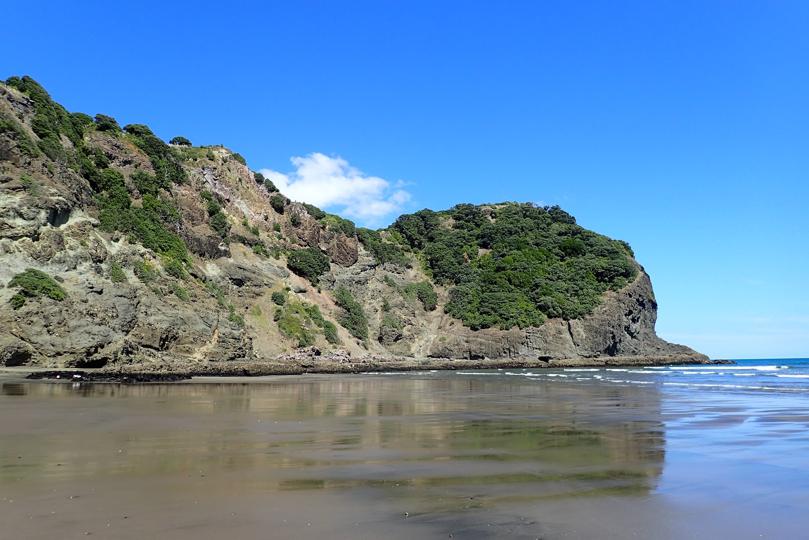 Foto van Whites Beach met turquoise puur water oppervlakte