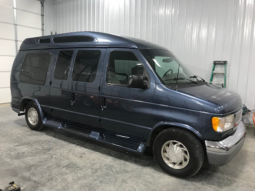 Auto Body Shop «Maaco Collision Repair & Auto Painting», reviews and photos, 1405 W Chestnut Expy, Springfield, MO 65802, USA