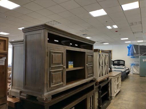 Furniture Store «Evansville Overstock Warehouse Furniture & Mattress», reviews and photos, 201 N Green River Rd, Evansville, IN 47715, USA