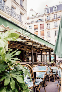 Atmosphère du Restaurant L'Arc Café à Paris - n°2
