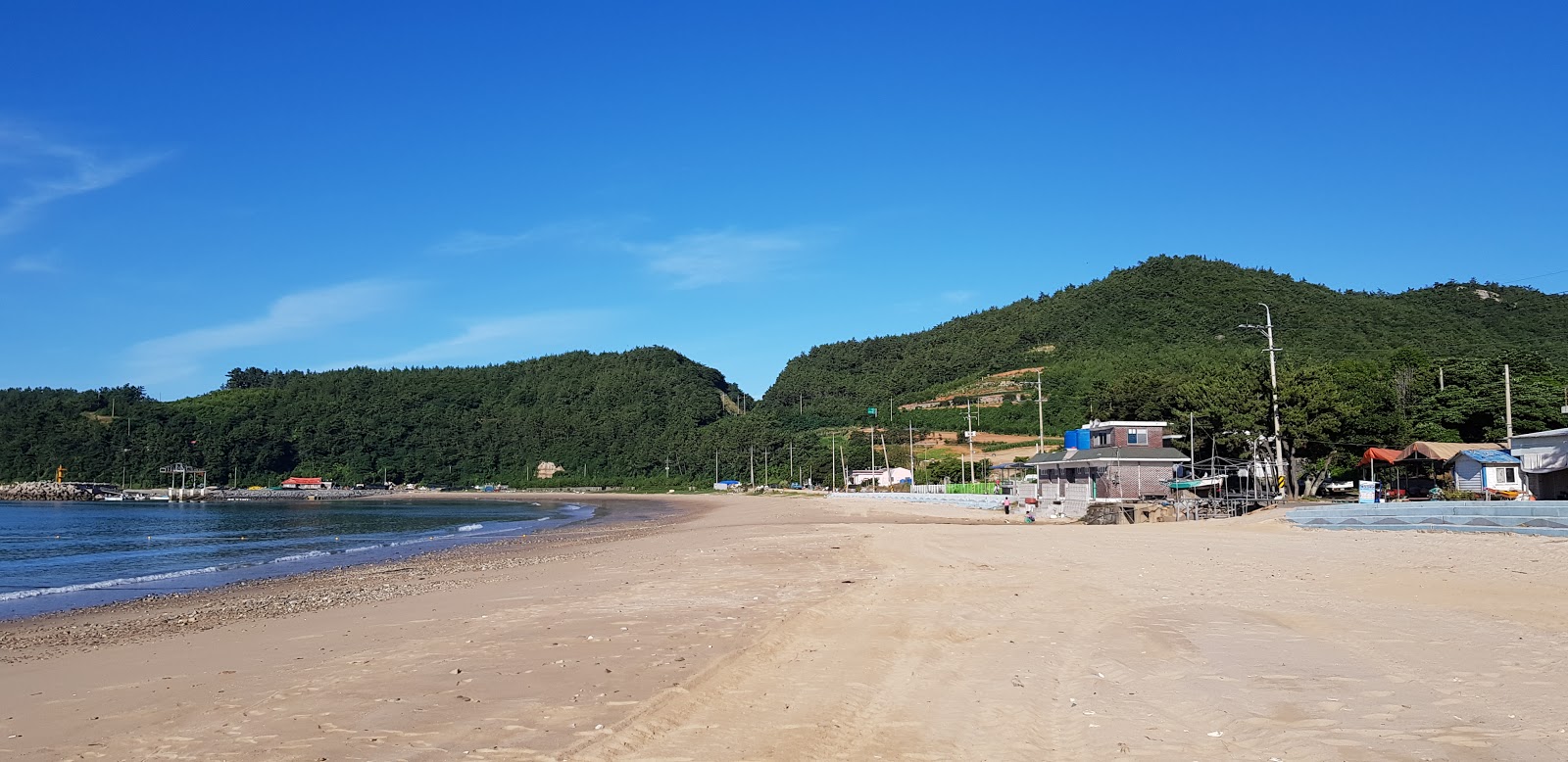 Photo de Ikgeum Beach avec plage spacieuse
