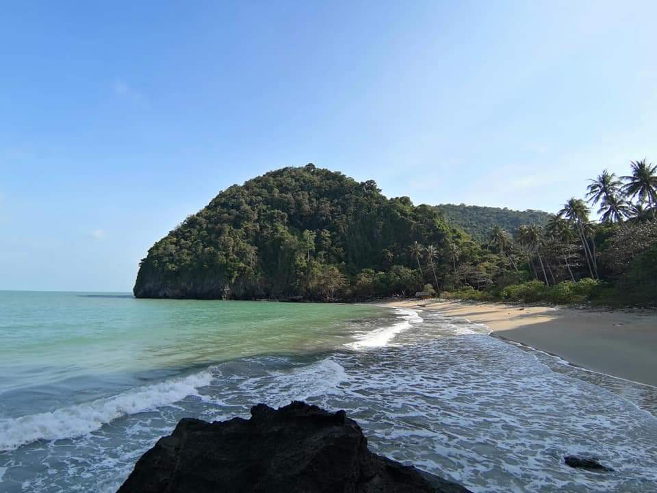 Foto van Thong Tha Bay met turquoise puur water oppervlakte