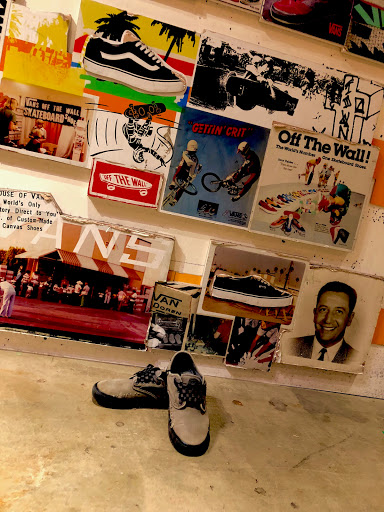 Shoe Store «Vans», reviews and photos, 7101 Democracy Blvd, Bethesda, MD 20817, USA