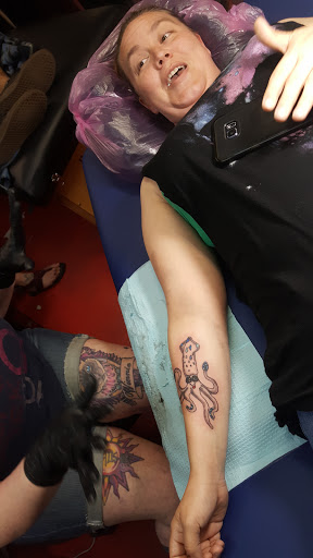Tattoo Shop «Hot Rod Betties Tattoo», reviews and photos, 940 Edgewater St NW, Salem, OR 97304, USA