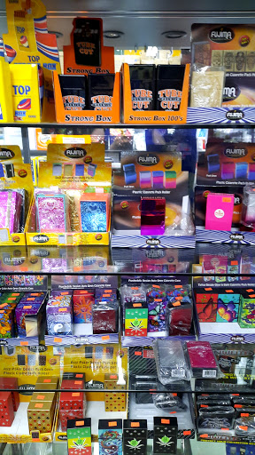 Tobacco Shop «Tundra Smoke Shop», reviews and photos, 2719 S Oneida St, Green Bay, WI 54304, USA