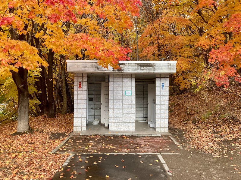三里塚公園 公衆トイレ