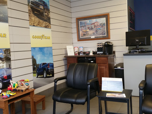 Auto Repair Shop «Lakeville Tire & Auto Service», reviews and photos, 20909 Holyoke Ave, Lakeville, MN 55044, USA