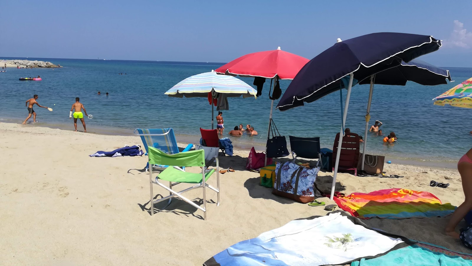 Spiaggia di Bivona'in fotoğrafı - rahatlamayı sevenler arasında popüler bir yer