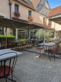 Atmosphère du Restaurant français Le Bistrot Aux Vieux Remparts à Provins - n°3