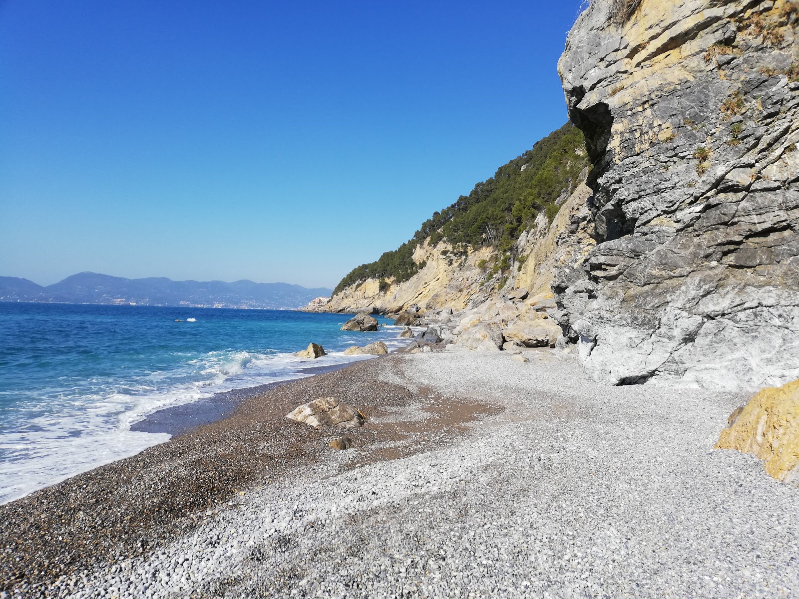 Photo de Spiaggia La Marossa avec plusieurs petites baies