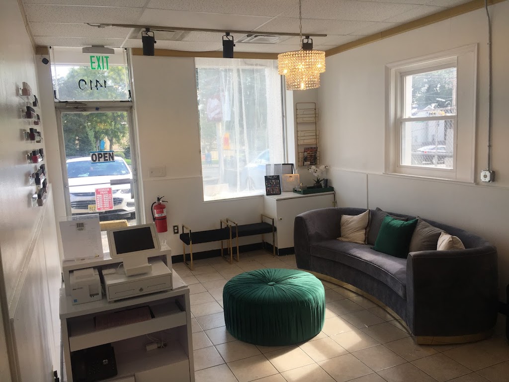 Divine Envy Nail & Beauty Bar 07205