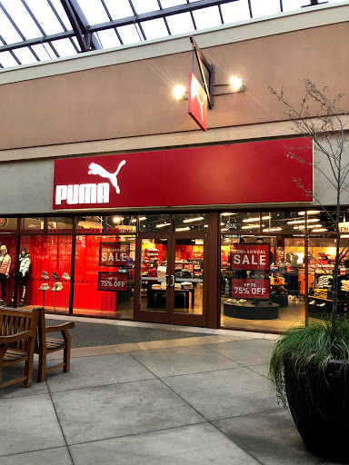 Shopping Mall «Woodburn Premium Outlets», reviews and photos, 1001 N Arney Rd, Woodburn, OR 97071, USA