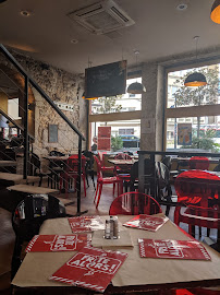 Atmosphère du Restaurant FRITE ALORS ! TERREAUX - Poutines québécoises - Frites belges - Burgers à Lyon - n°17
