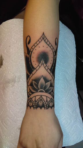 Tattoo Shop «Sincity Tattoo», reviews and photos, 10751 Glenoaks Blvd, Pacoima, CA 91331, USA