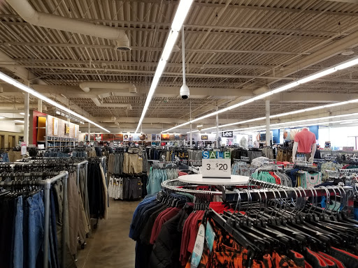 Outlet Store «VF Outlet», reviews and photos, 1124 Fashion Ridge Rd, Dry Ridge, KY 41035, USA