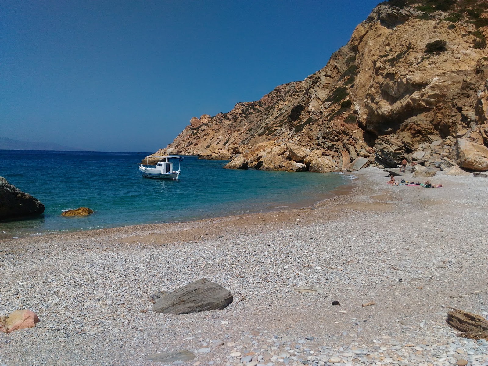 Karbounolakos beach'in fotoğrafı vahşi alan