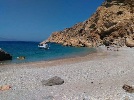 Karbounolakos beach