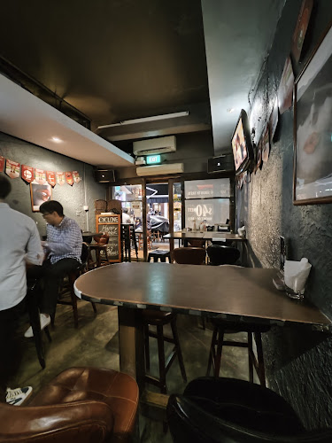 Opinii despre Cyclone Party Pub în Singapore - Bar