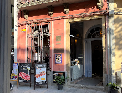 Casa Oliveras Passeig de Dintre, 10, 17300 Blanes, Girona, España