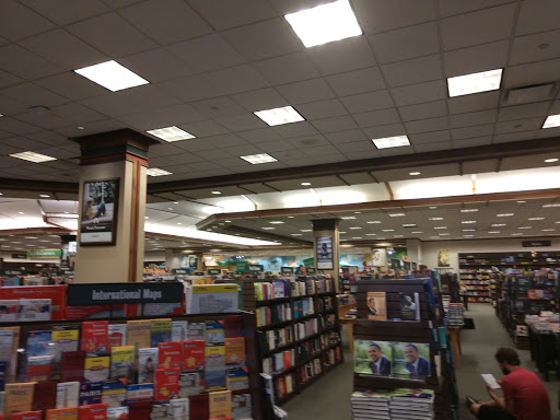Book Store «Barnes & Noble Booksellers Maple Grove», reviews and photos, 8040 Wedgewood Ln N, Maple Grove, MN 55369, USA