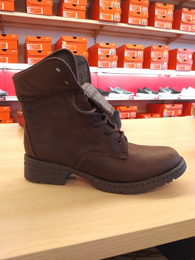 Shoe Store «Famous Footwear», reviews and photos, 2101 Elmwood Ave, Buffalo, NY 14207, USA