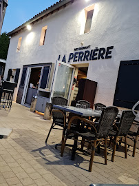 Atmosphère du Restaurant français La Perrière à Tresses - n°14
