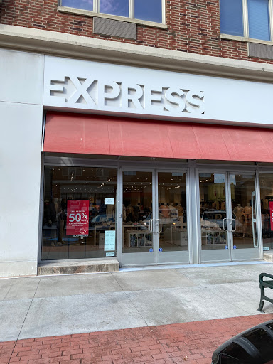 Clothing Store «Express», reviews and photos, 35 The Promenade, Edgewater, NJ 07020, USA