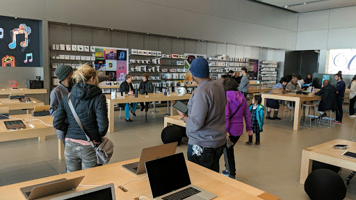 Computer Store «Apple Eton», reviews and photos, 28849 Chagrin Blvd, Woodmere, OH 44122, USA