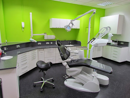 عيادة أنسيلز فارم لطب الأسنان - Ancells Farm Dental Clinic