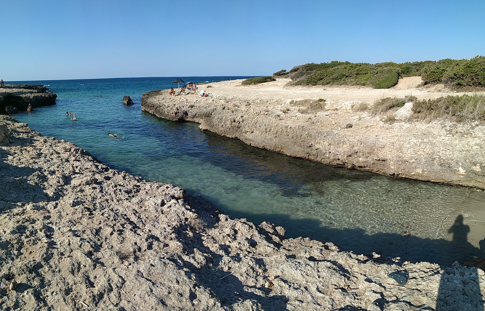 Fotografie cu Torre Pozzelle beaches amplasat într-o zonă naturală