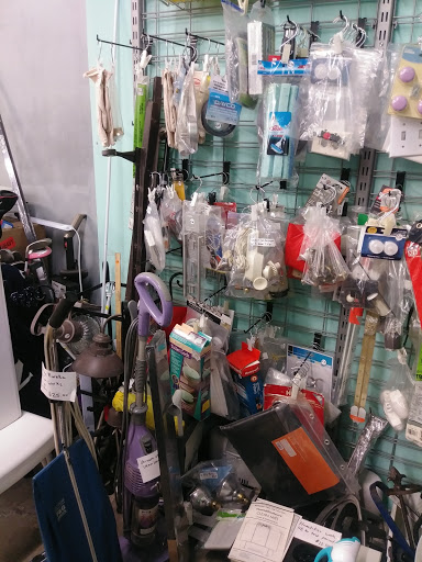 Thrift Store «Family Tree Resale», reviews and photos, 5066 N Lincoln Ave, Chicago, IL 60625, USA