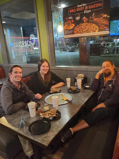 Pizza Restaurant «Round Table Pizza», reviews and photos, 16550 SE McLoughlin Blvd, Milwaukie, OR 97267, USA