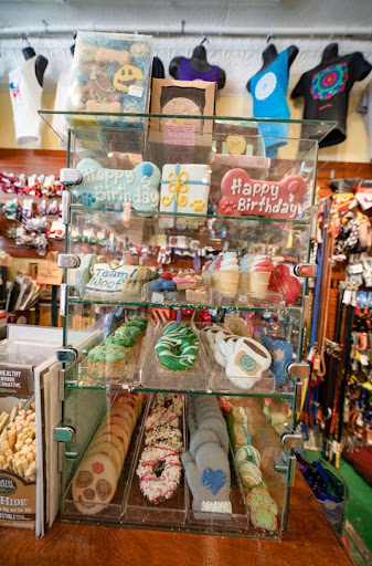 Pet Supply Store «The Dog Store», reviews and photos, 2301 Mt Vernon Ave, Alexandria, VA 22301, USA