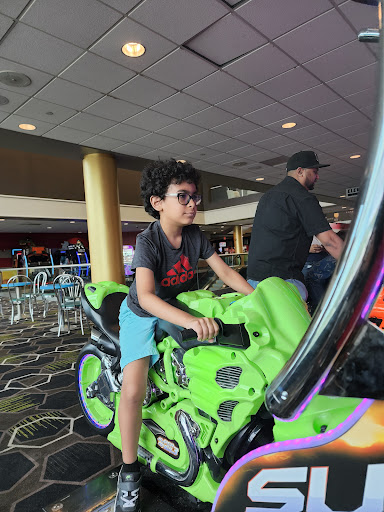 Movie Theater «College Point Multiplex Cinemas», reviews and photos, 2855 Ulmer St, Flushing, NY 11354, USA