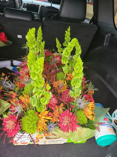 Florist «Amazing Petals», reviews and photos, 125 S Broadway St, Lake Orion, MI 48362, USA